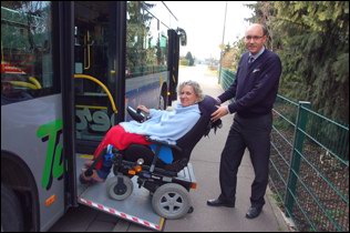 Gépjármű akadálymentesítés lenyitható akadálymetes rámpával Gépjármű akadálymentesítés lenyitható akadálymetes rámpával