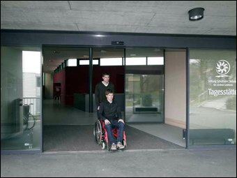 Akadálymentes tolóajtó Akadálymentes tolóajtó